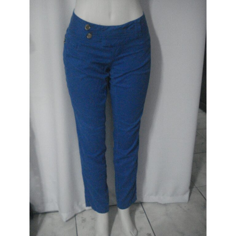 Calça azul bic em brim