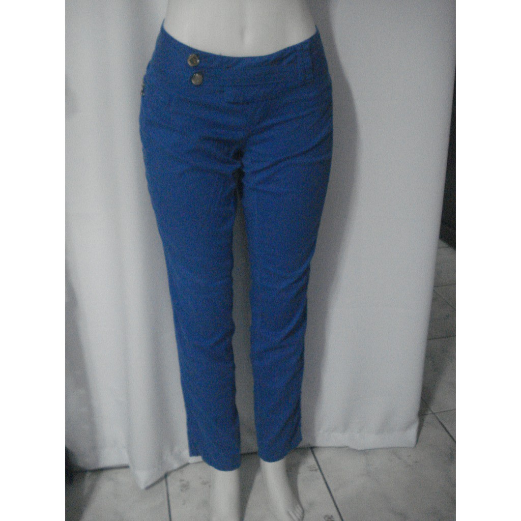 Calça azul bic em brim