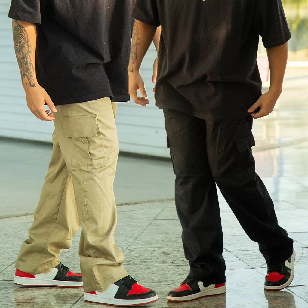Kit 2 Calças Cargo Masculina Sarja Larga Bolsos laterais estilo casual Streetwear