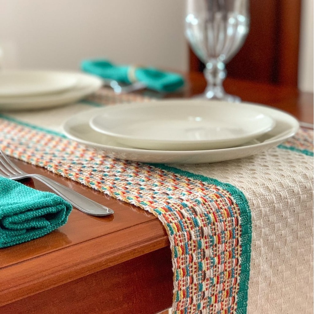 Trilho, caminho de mesa. Artesanato mineiro. Decoração mesa.