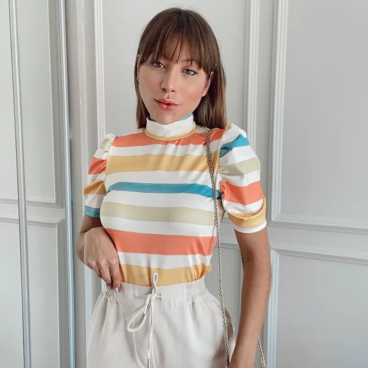 Blusa Princesa Básica Feminina Gola Alta Manga Bu