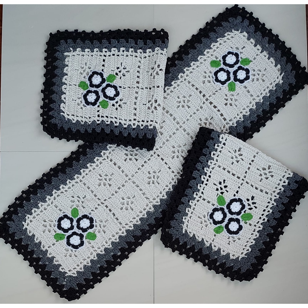 Jogo de Passadeira em Crochê Borda Colorida/Flor Linha – Tapete Cozinha – Cinza e Preto- 3 pçs