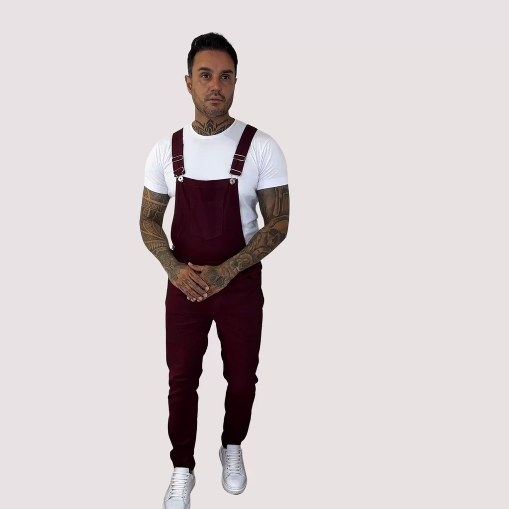 Macacão Jardineira Sarja Vinho Marsala  Elegância Coleção 2022