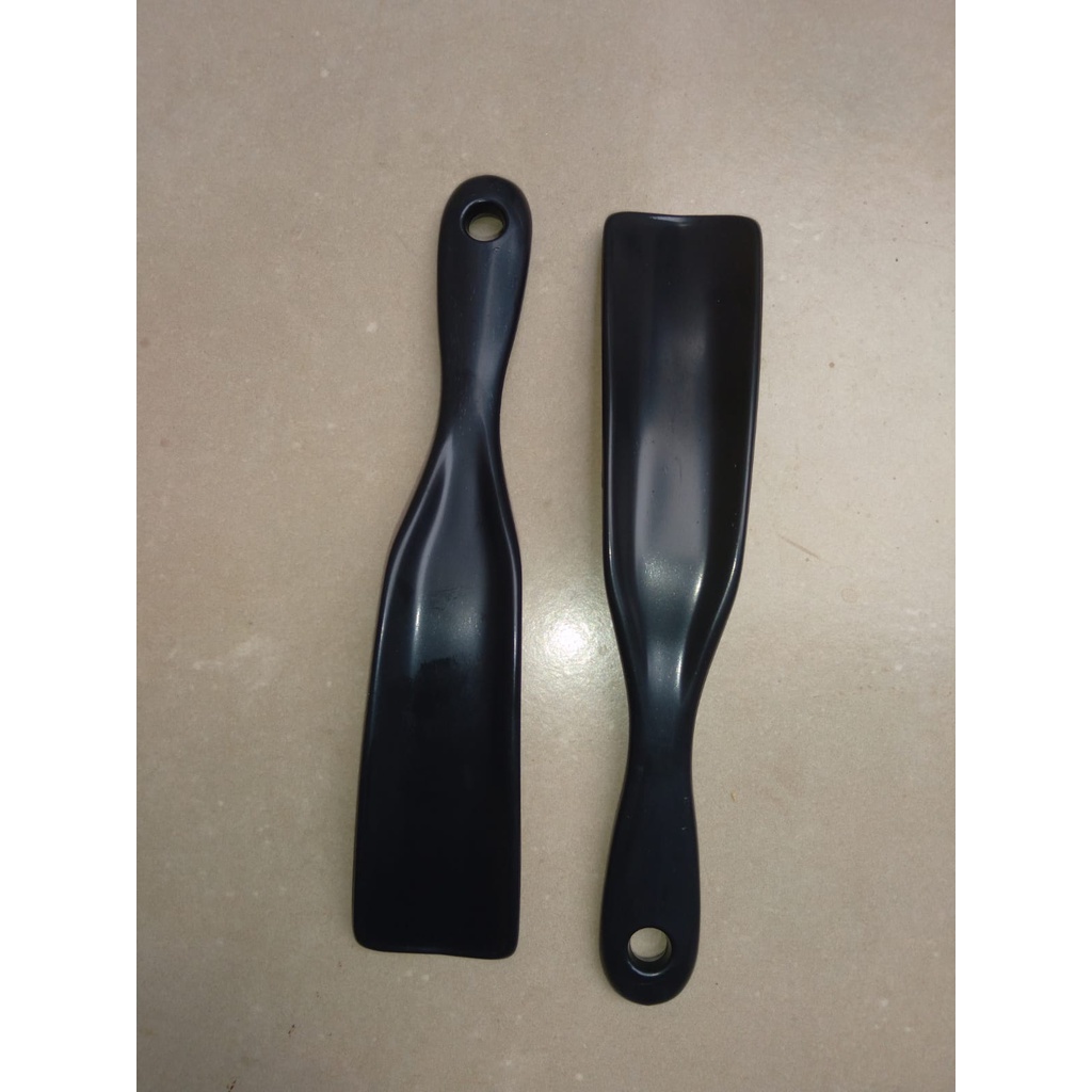 Kit De 2 Calçadeiras Pretas Clássica Calçar Calçado Sapato Flexível Resistente Envio no mesmo dia