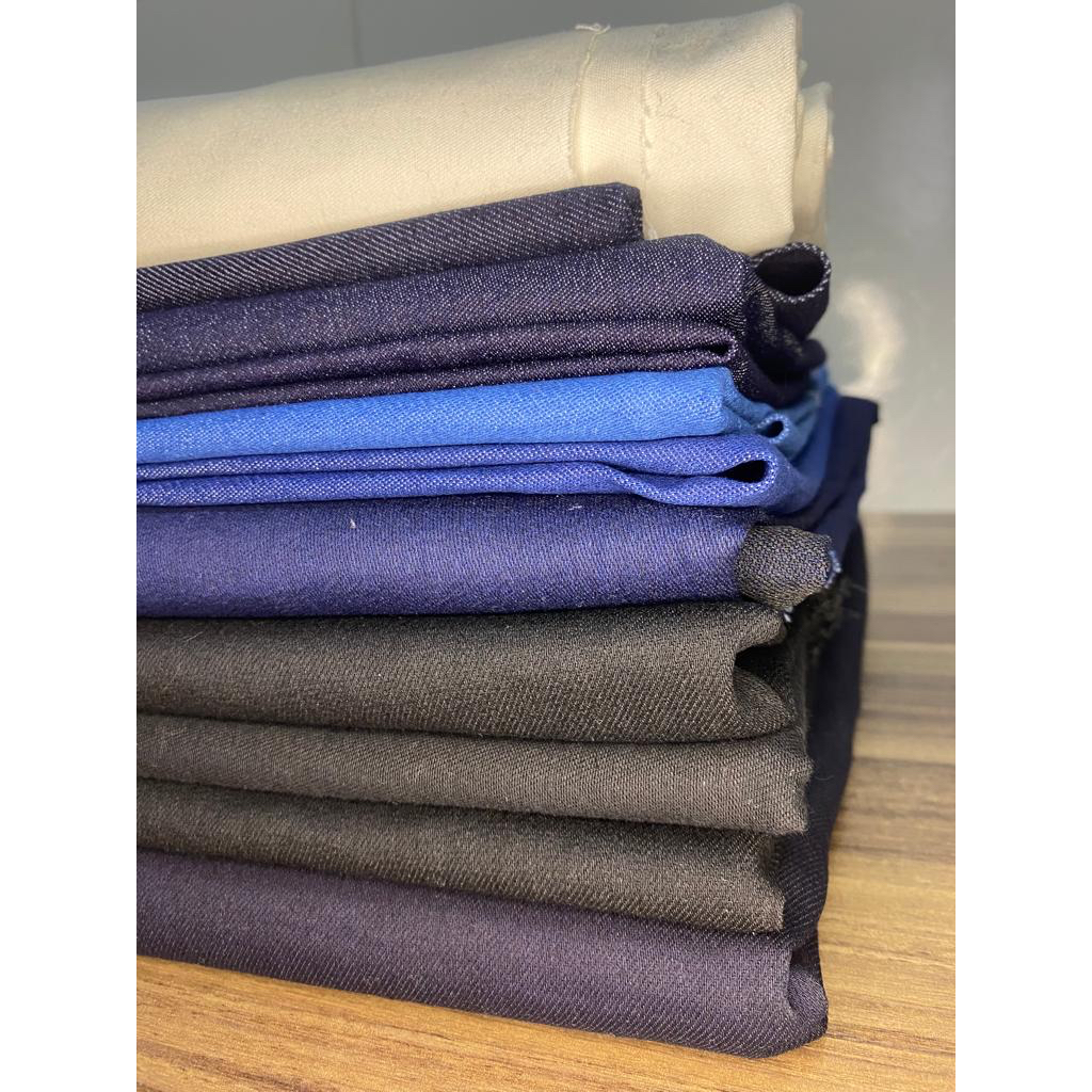 Retalhos de Tecido Jeans(P) P/ Bermuda, Tapete, Petwork, Bolsas, Sacolão (1 KG DE JEANS)