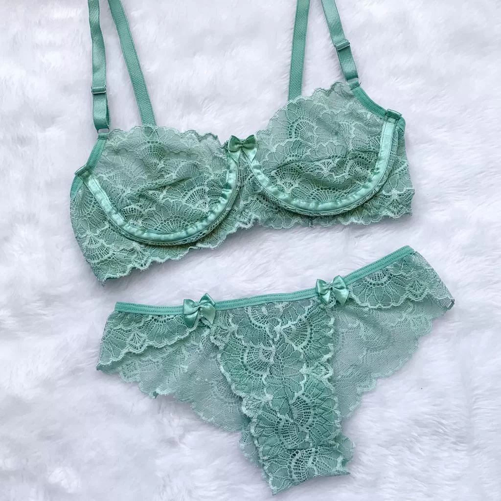 Conjunto Lingerie de Renda Sem Bojo  Com Aro Arco e Calcinha Confortável Luxo