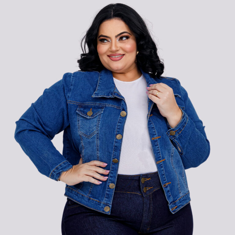 Jaqueta jeans plus size detalhe costura bolso com 