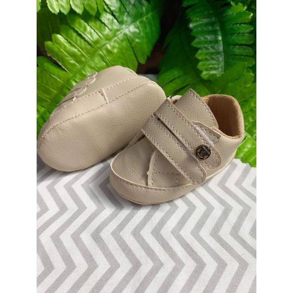 sapatinho para bebê menino estilo botinha; sapato