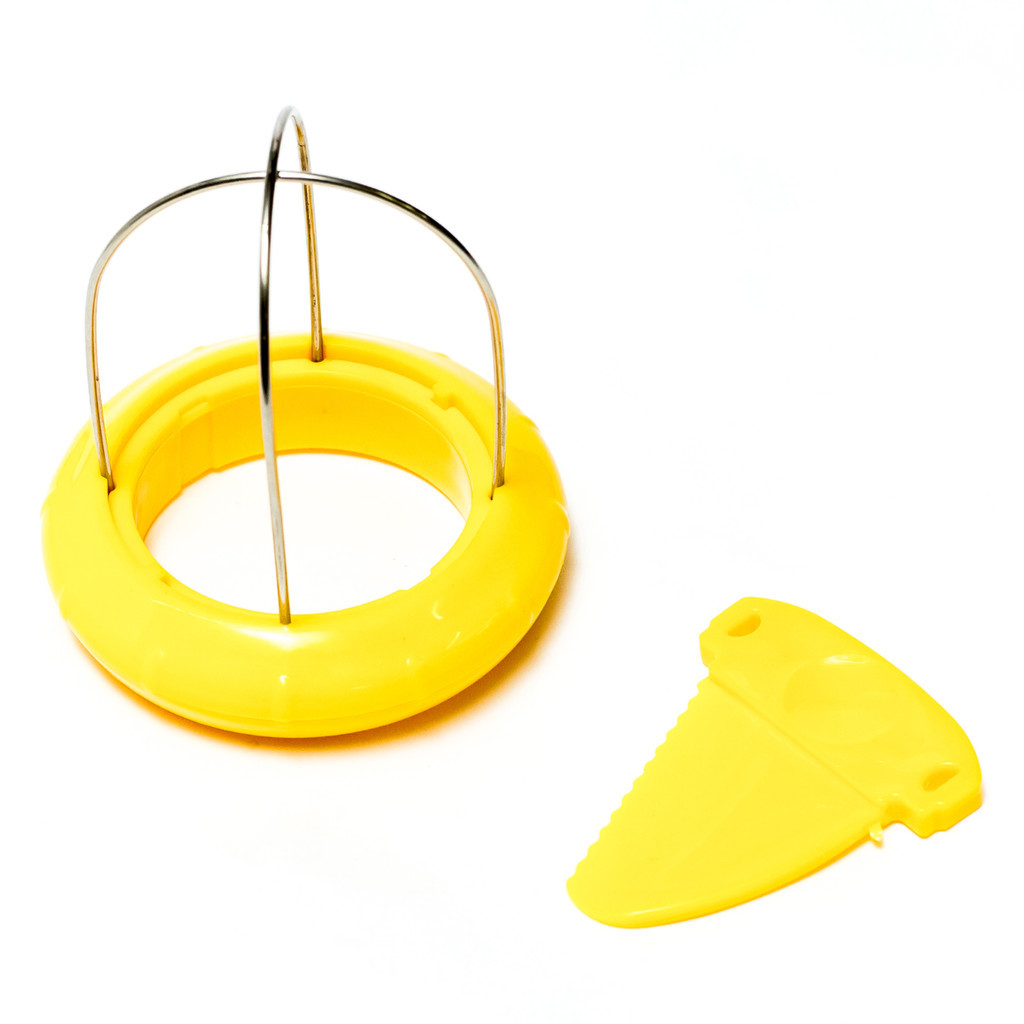 DESCASCADOR DE FRUTAS COM POLPA KIWI EM PLÁSTICO COLORIDO