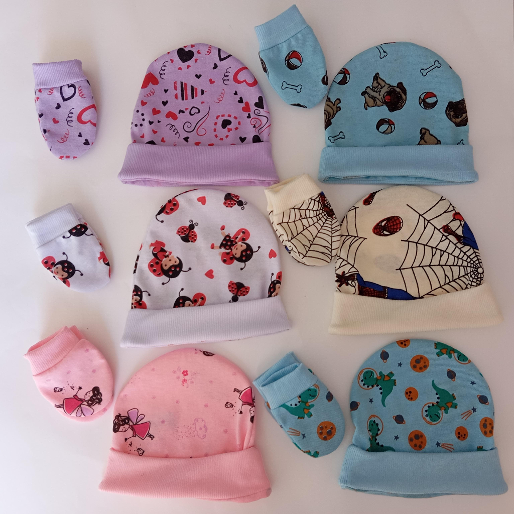 Kit com 3 touca e 3 pares de luvas estampadas