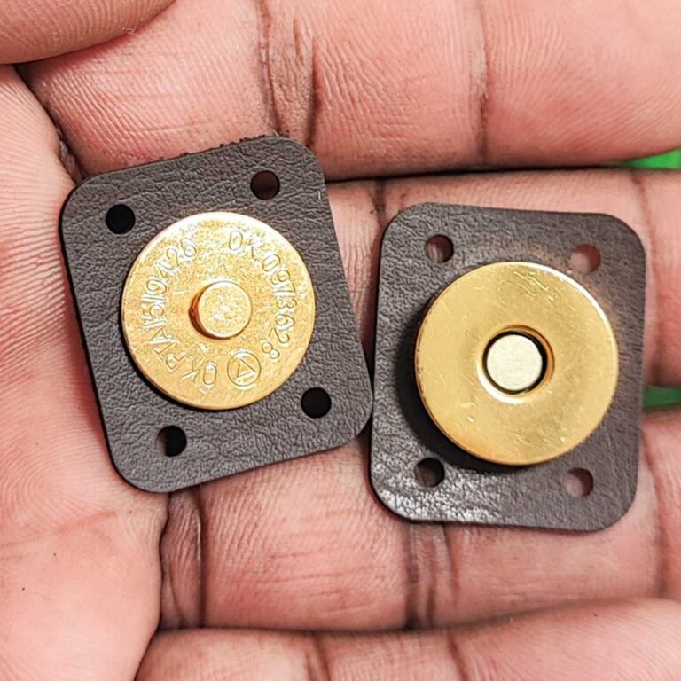Botão Imantado com acabamento Couro Sintético Ec