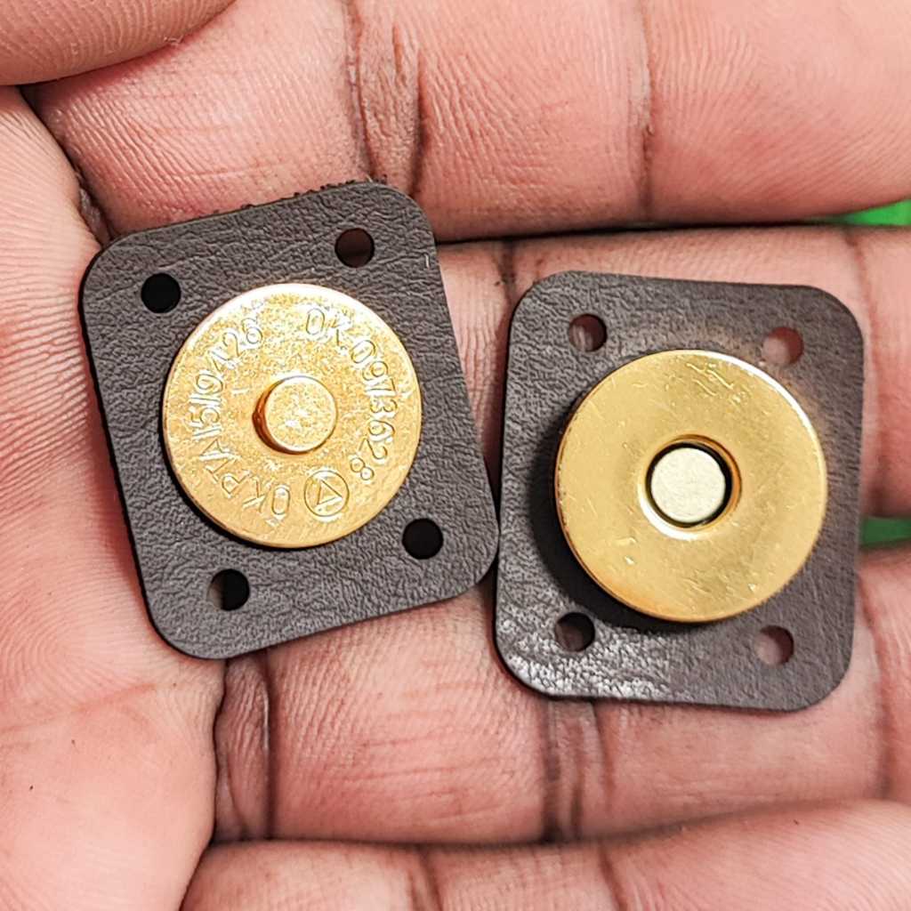 Botão Imantado com acabamento Couro Sintético Ecológico