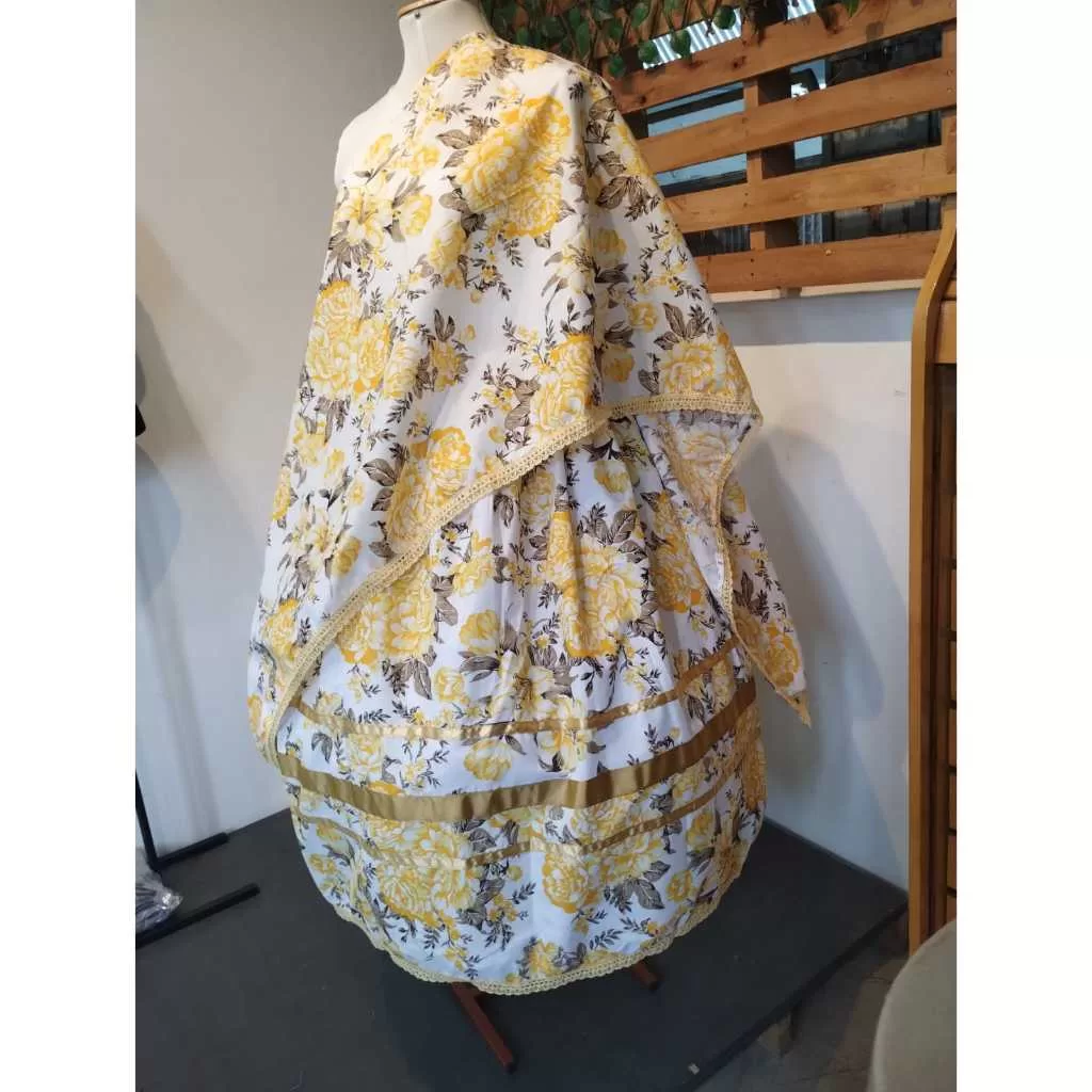 Conjunto Saia + pano de costa + pano de cabeça + saquinho floridos