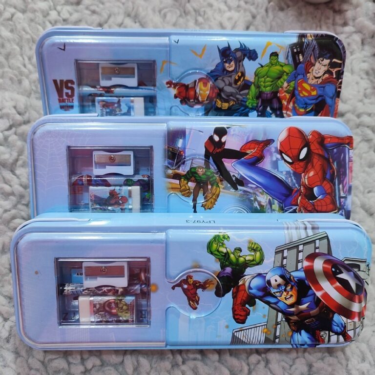 ESTOJO HERÓIS METÁLICO COM APONTADOR + LÁPIS + 