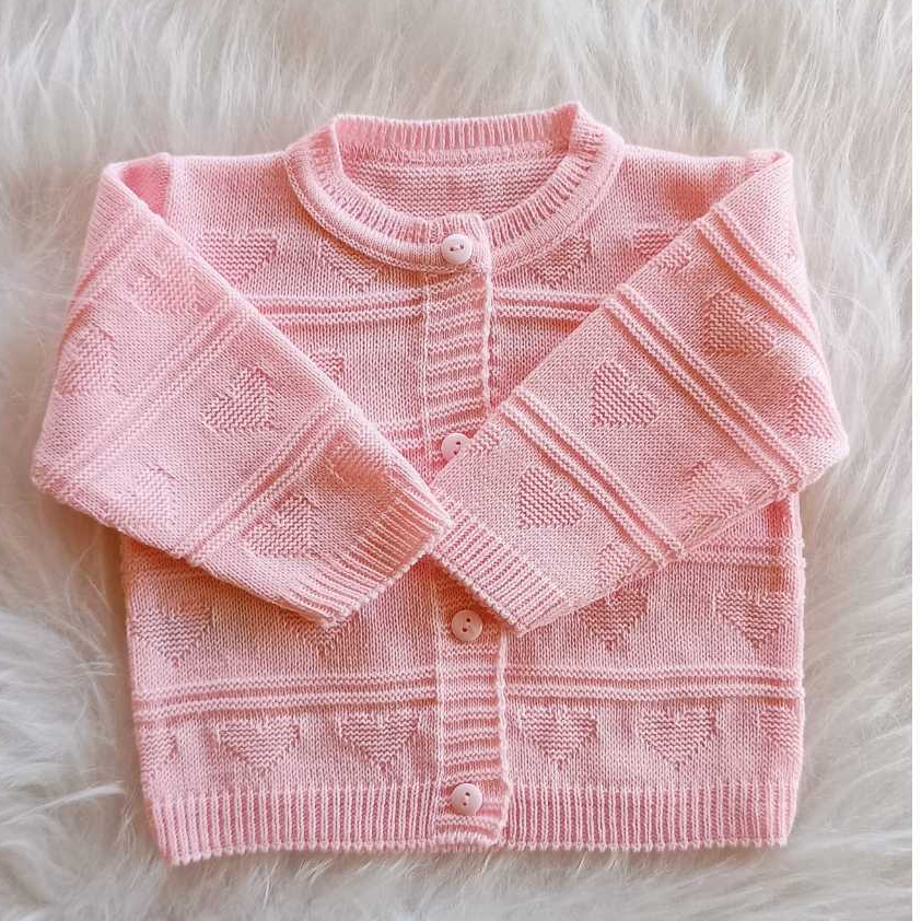 casaquinho bebe coração com botões menina trico antialérgico delicado