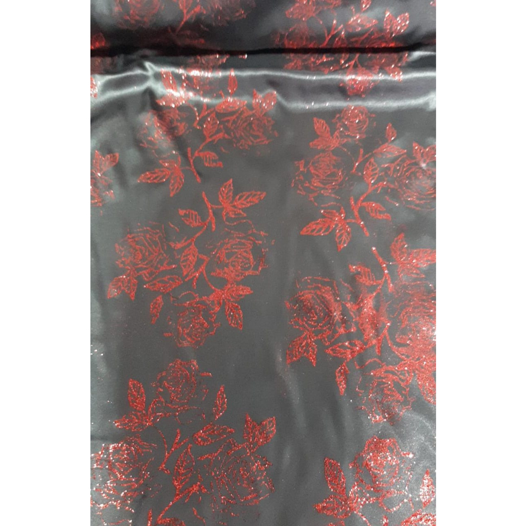 Tecido Cetim Estampado com Glitter Fundo Preto Ramos de Rosas Vermelho
