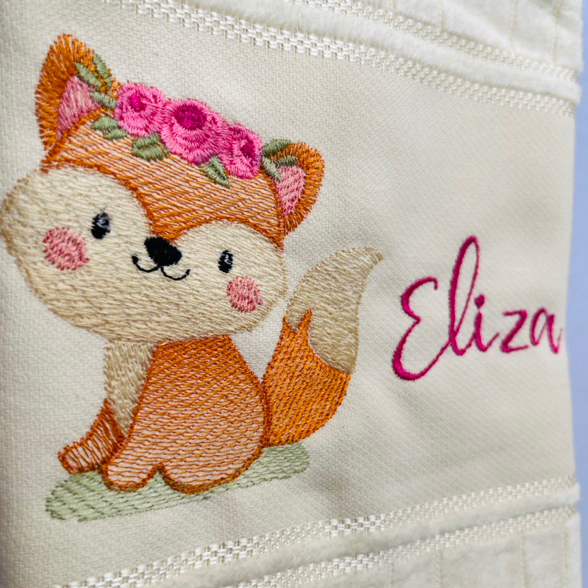 Toalha Bordada Personalizada Raposa Florzinha com 