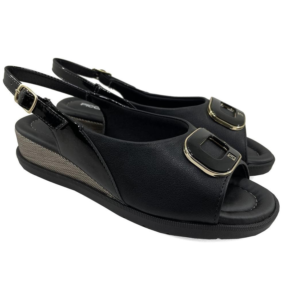 Sandália Anabela Baixa Piccadilly Metal Logo – Preto