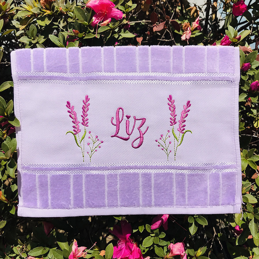 Toalhinha de Boca Bordada Com Nome Lavanda