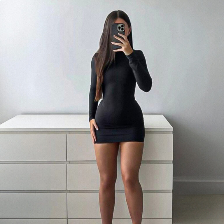 Vestido Feminino Gola Alta Manga Longa Curto Malha
