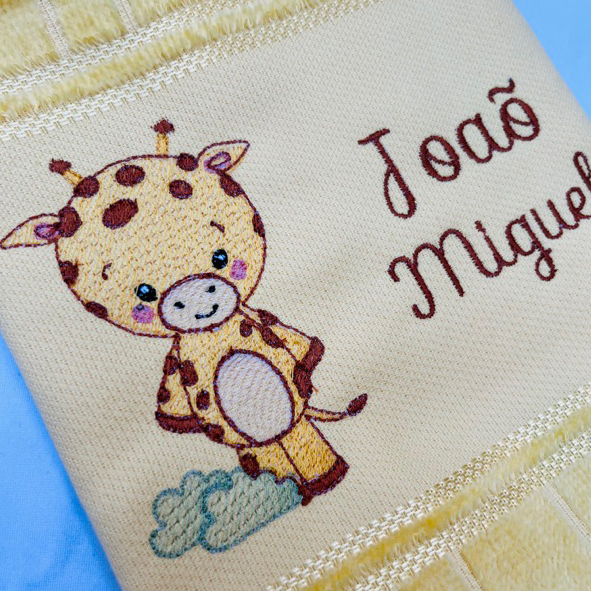Toalha Bordada Personalizada Girafa Girafinha Safa