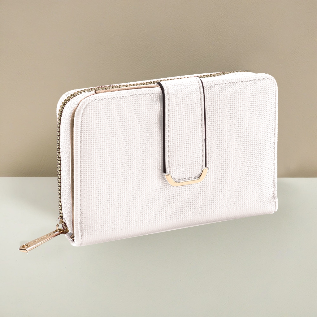 Carteira feminina media com pompom porta cartões documentos e moedas presente lx332