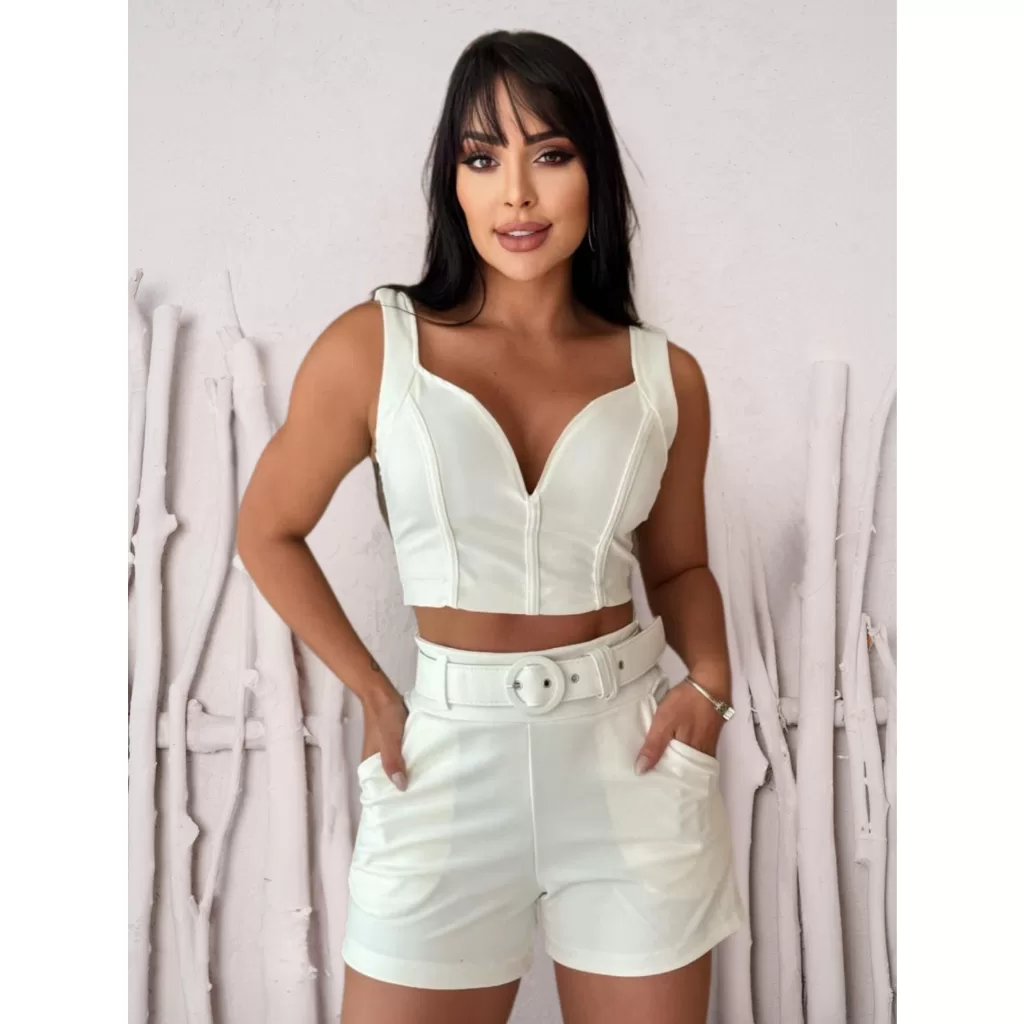 Conjunto Feminino de Cropped e Shorts com Cinto