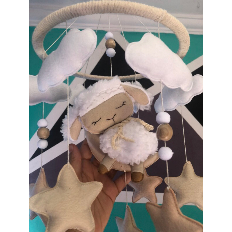 Móbile para berço ovelha Doce Sonho na lua com estrelas lançamento