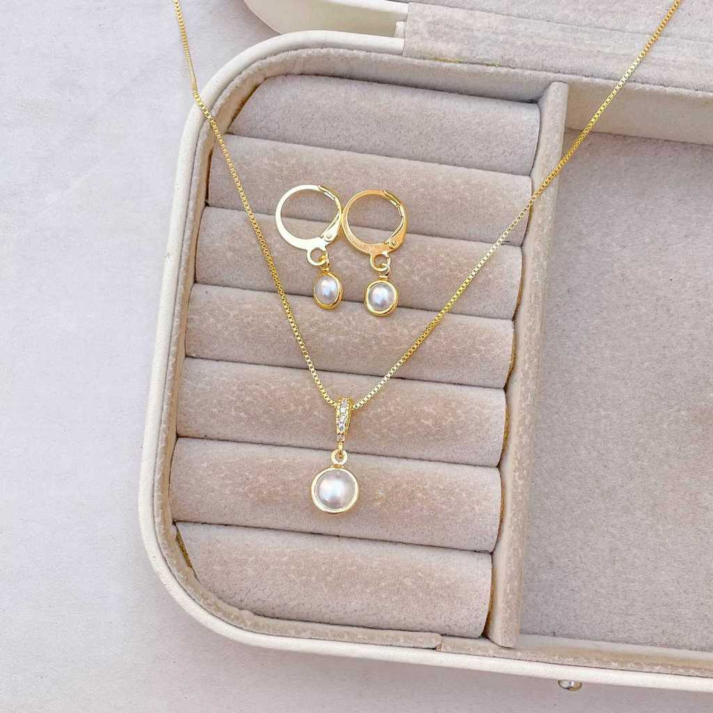 [ SEMI JOIA ] Kit Colar + Brincos de Argolas Pérola Delicada Banhado a Ouro 18k Acessórios Femininos