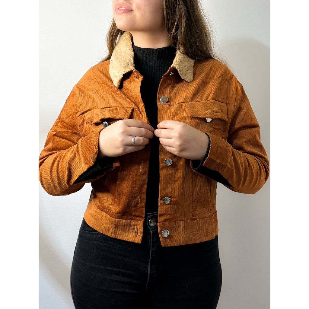 Jaqueta Cropped de Veludo Curta Cotelê Inverno Forrada Moda Blogueira