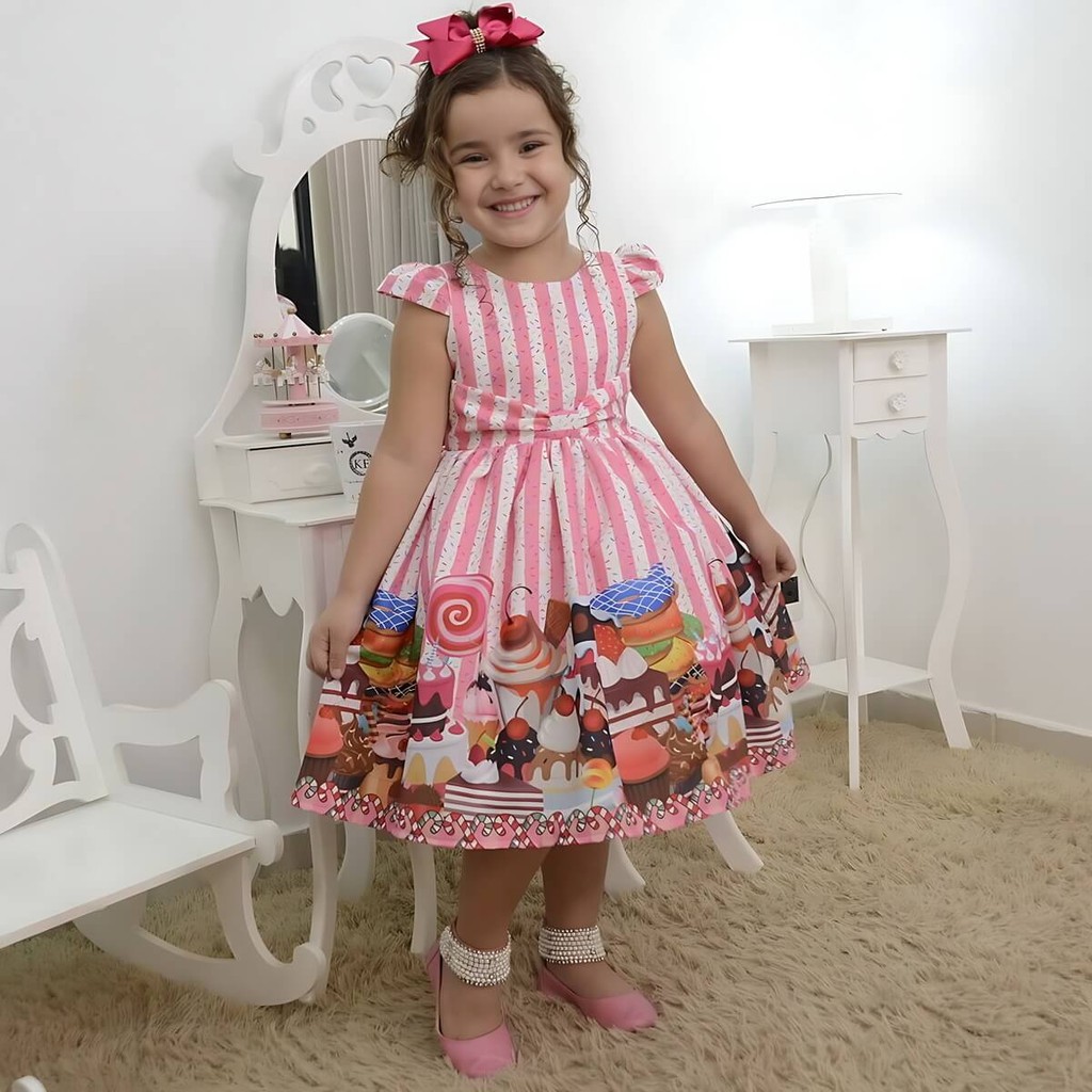 Vestido infantil confeiteira com cupcake, bolos e doces