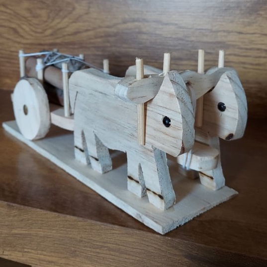 Carrinho de Boi Feito de Madeira Para Decoração