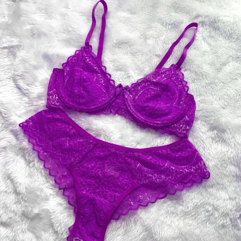 Conjunto Calcinha e Sutiã de Renda sem Bojo com Aro Lingerie