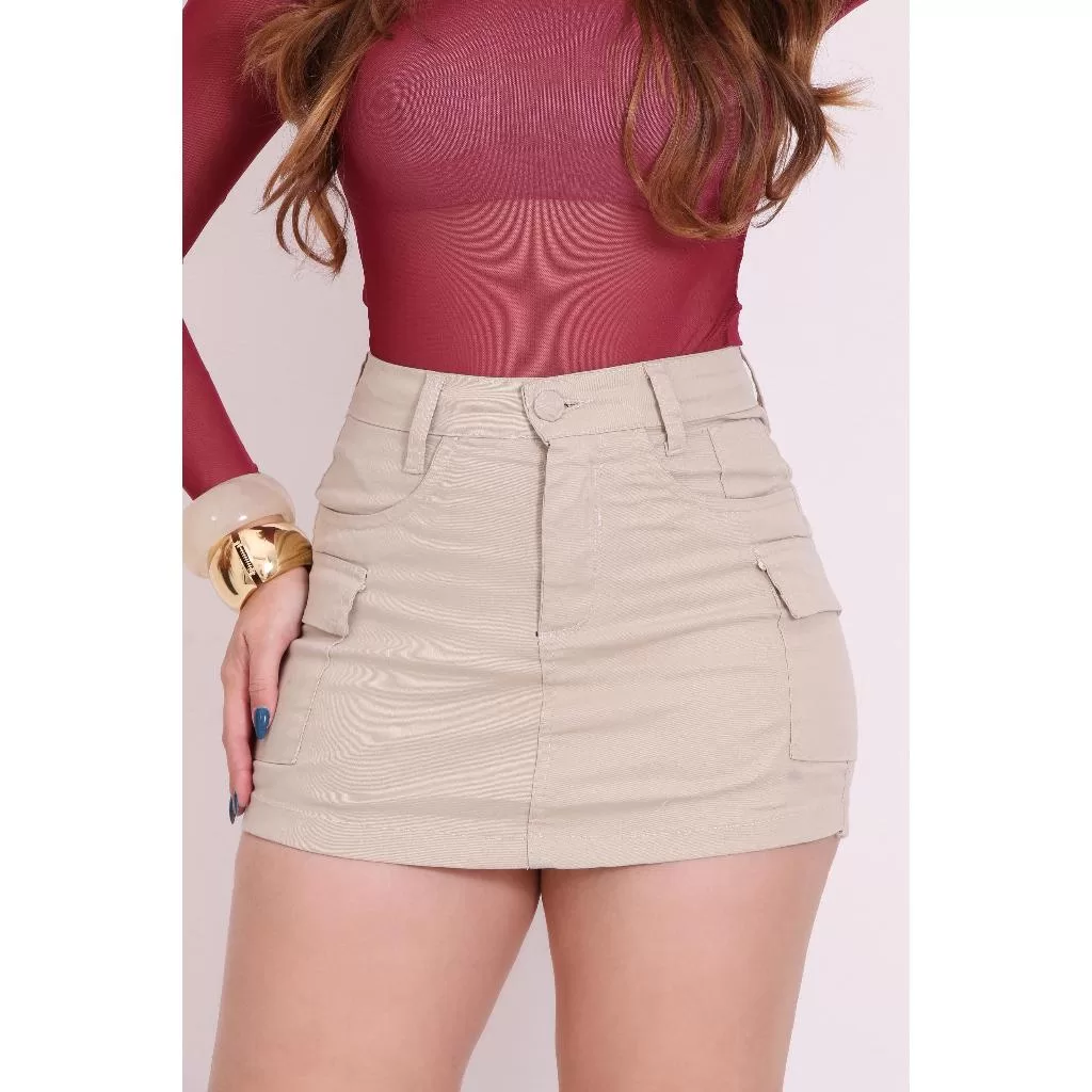 Short Jeans cargo Feminino com bolso Lateral Empina Bumbum Com Lycra Bege