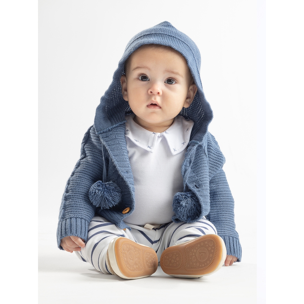 Cardigã Tricô Bebê Menino com Capuz e Tranças Pompons Azul Inverno Quentinho