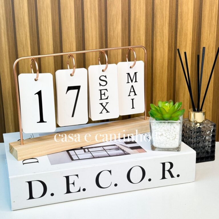 Calendário de Mesa Decorativo com Plaquinhas Pret