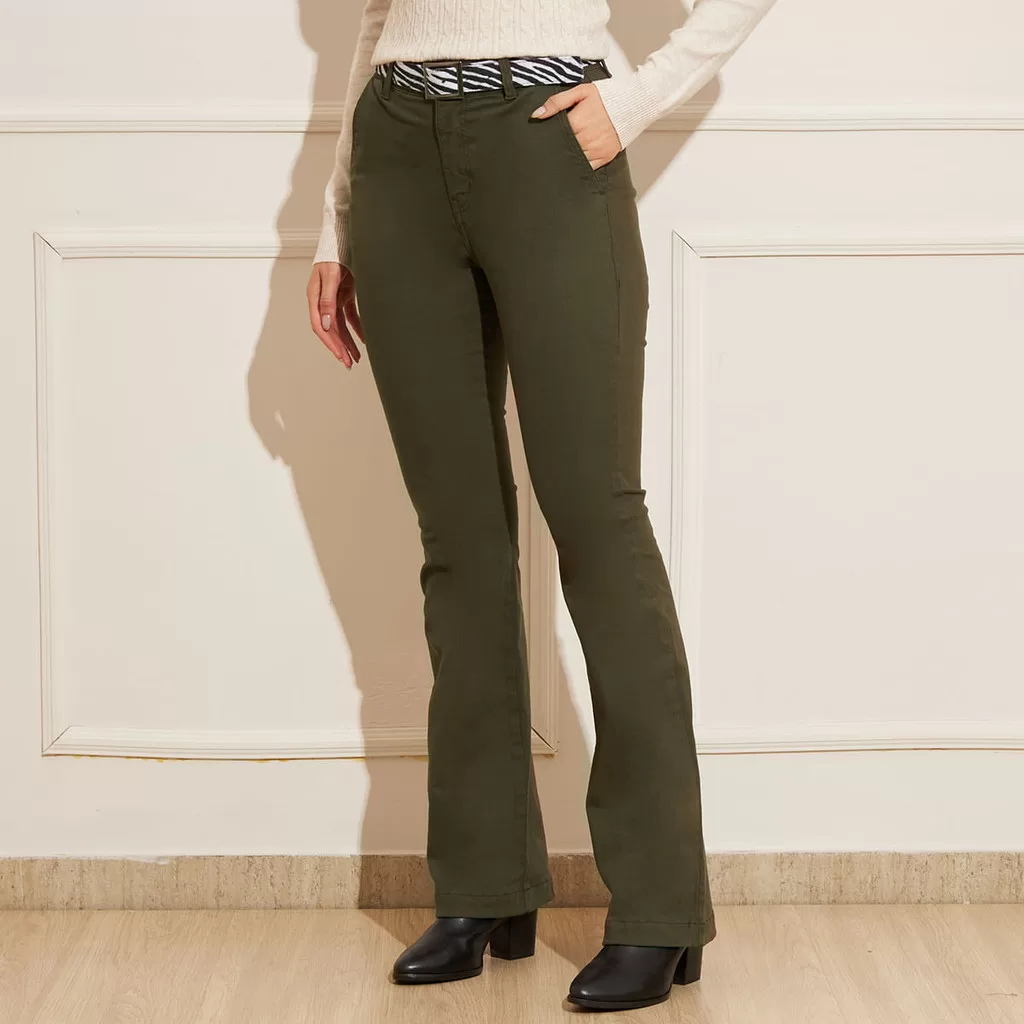 Calça Feminina Jeans Flare com Cinto