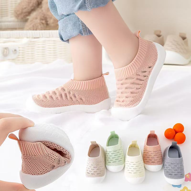 Meia tipo sapato infantil com tecido respirável e sola de borracha