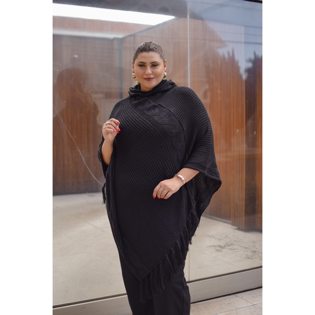 PONCHO DE INVERNO COM CAPUZ FRANJA E TRANÇAS SEM MANGA