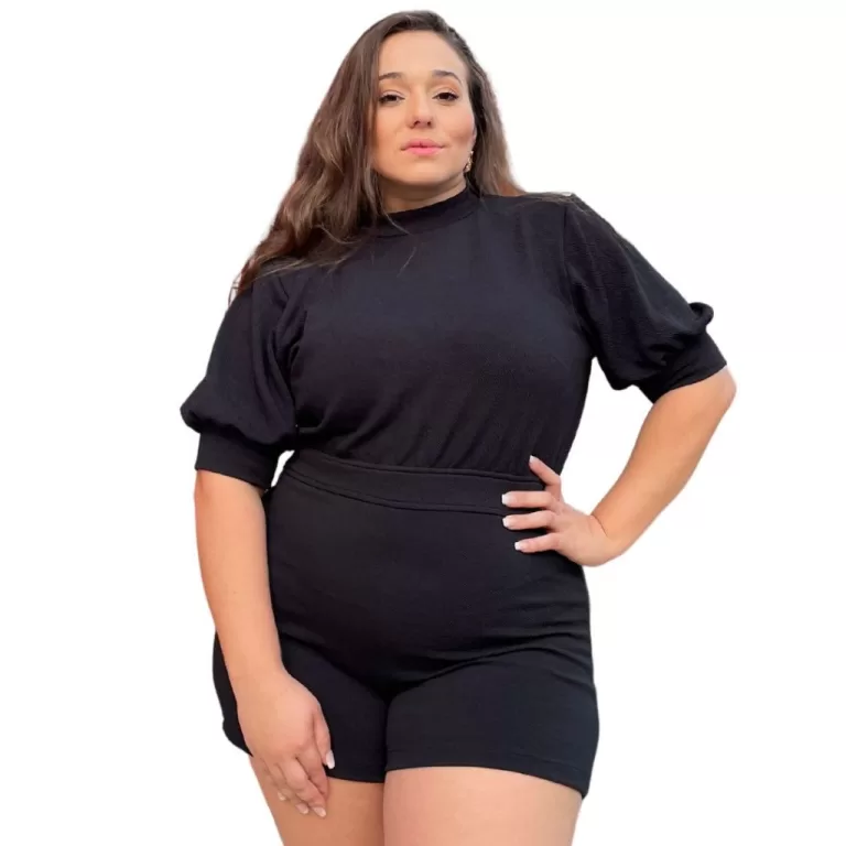 Macacão Curtinho Plus Size Manga Bufante Modelado