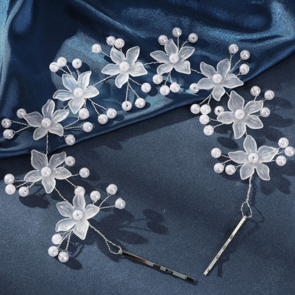 Tiara de Cabelo Com Pérolas e Flores  Acessório Feminino Elegante Para Noiva ou Festa / Modelo Aleat