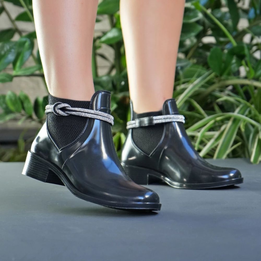 Bota Galocha Feminina Com Tira Strass Injetada Em Pvc Com Palmilha