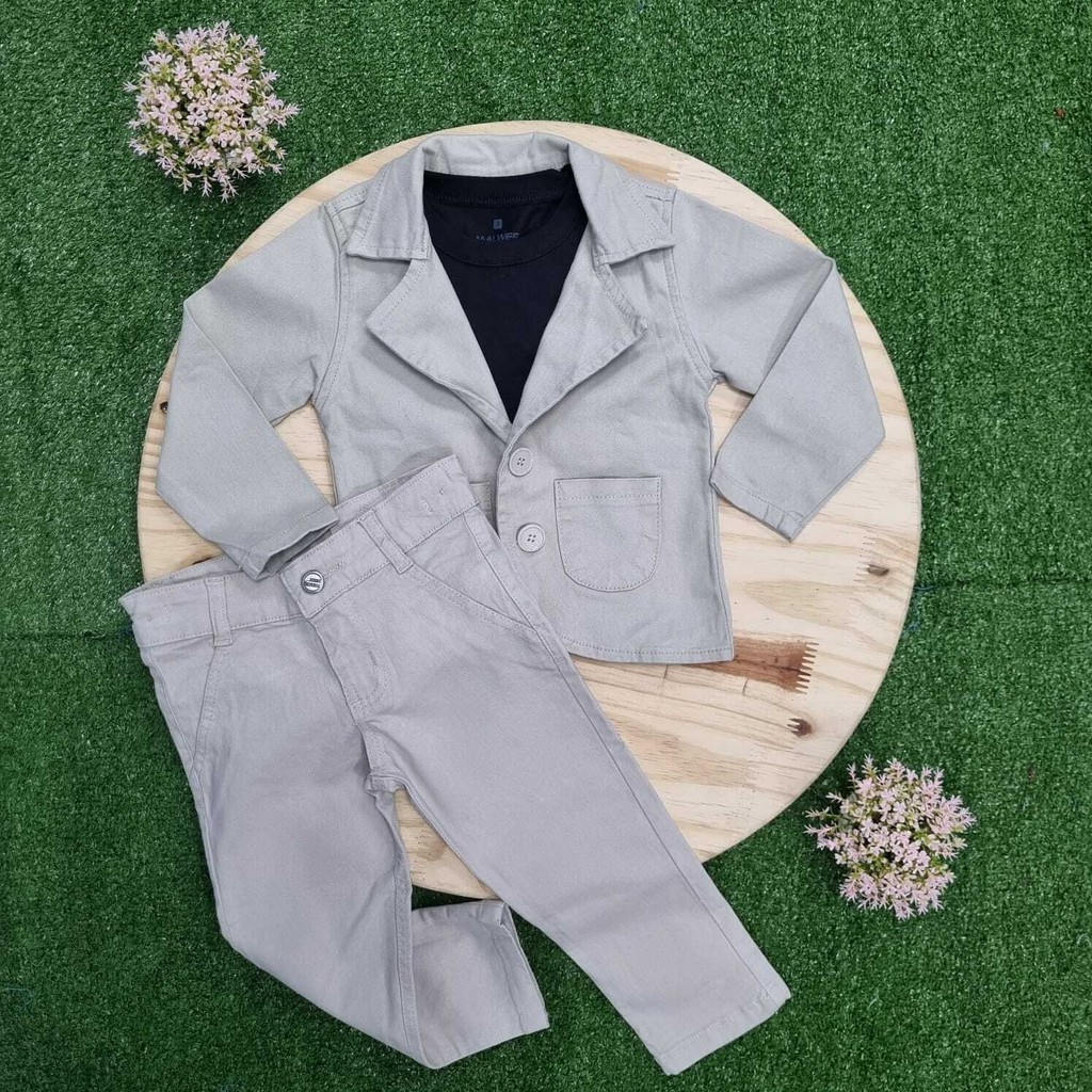 Conjunto Calça Nude com Camiseta Preta e Blazer Nude Infantil