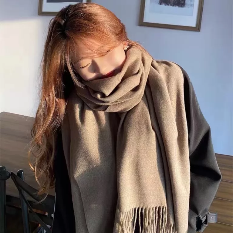 Cachecol lisa de 120230g com franjas pronto para e