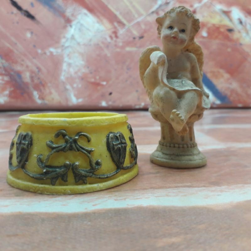 Bibelôs anjinho de resina ( usado)