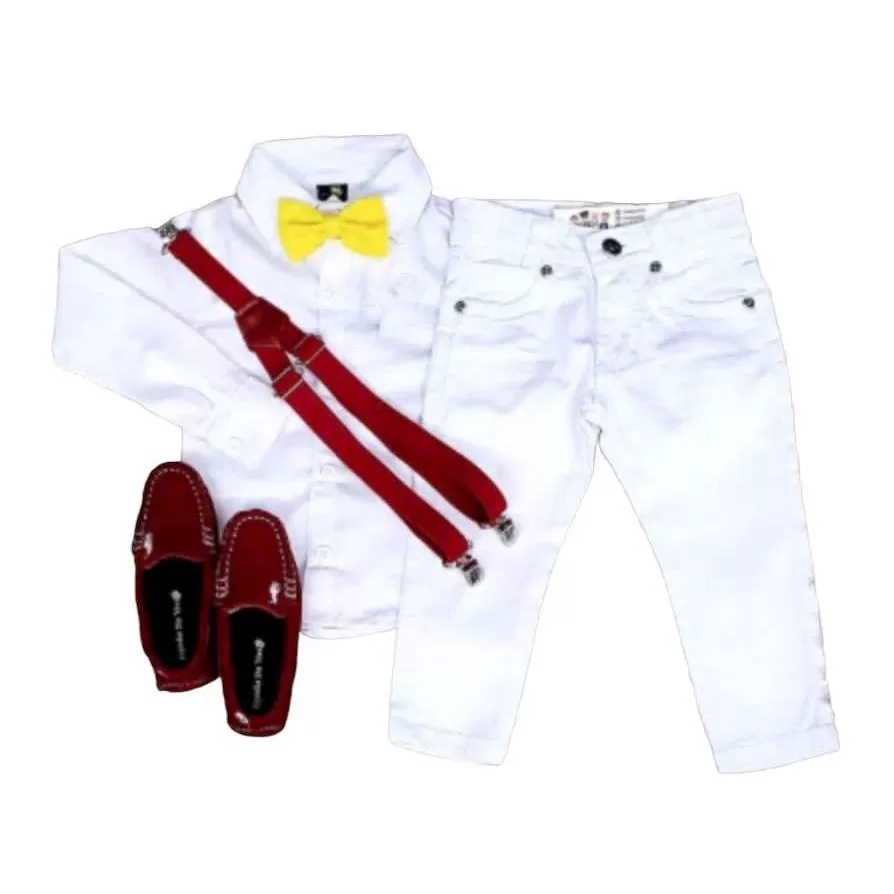 Calça Branca com Suspensório e Camisa com Gravata