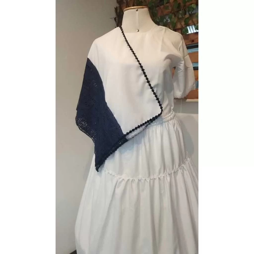 Pano da costa branco com renda azul GP21