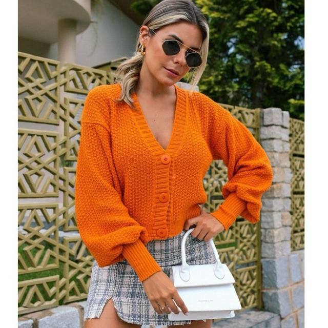 Casaco Cardigan Curto Tricot Botão Manga Bufante 