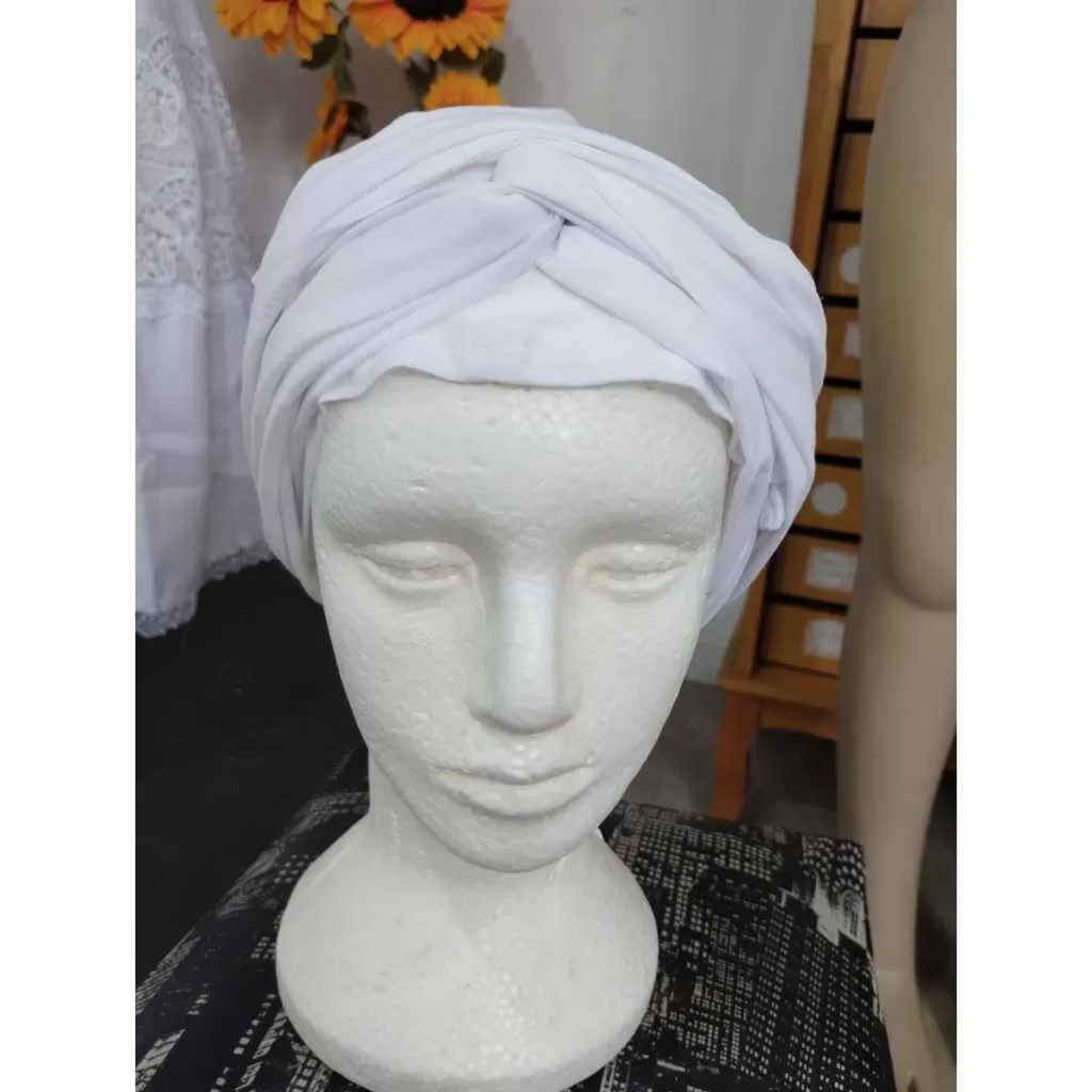 Pano de cabeça com touquinha.