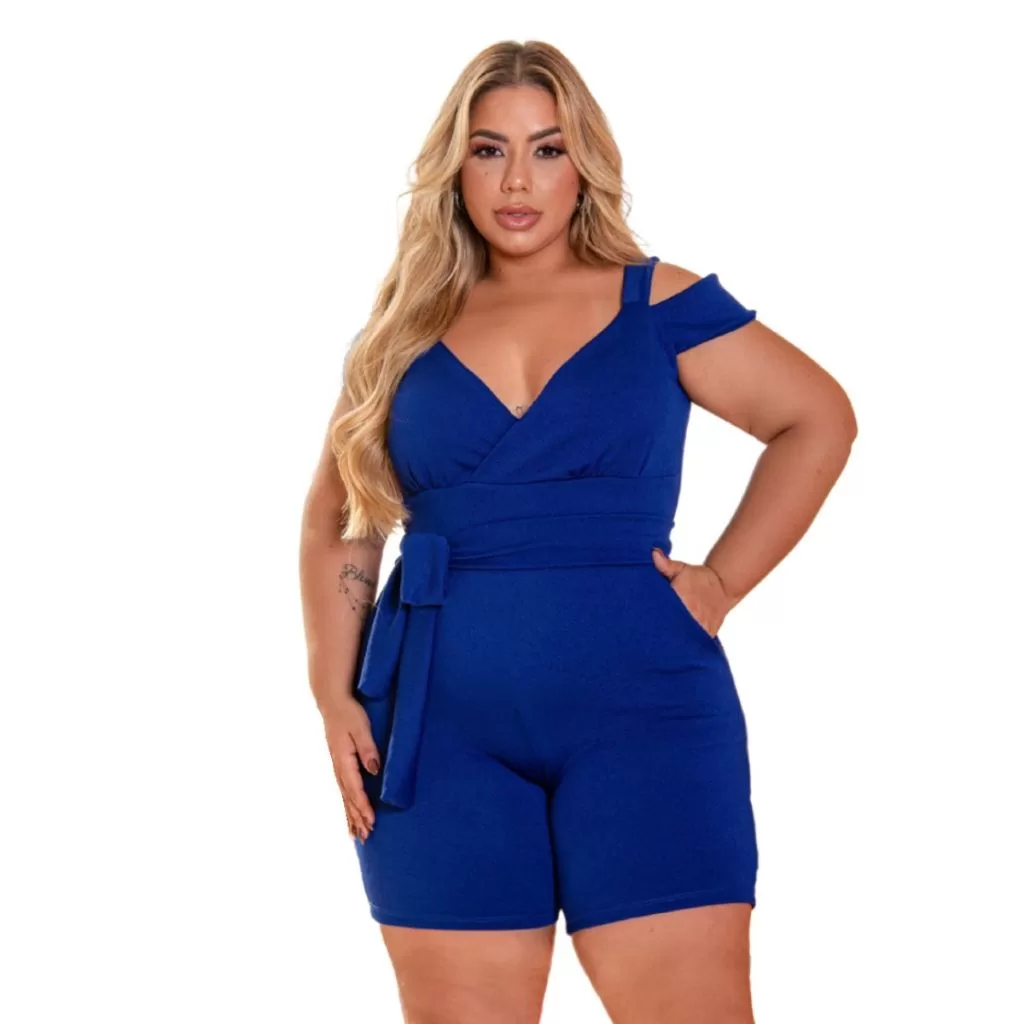 Macaquinho Plus Size Feminino Curto 44 ao 54 com Decote V, Bolsos Laterais e Cinto Confortável